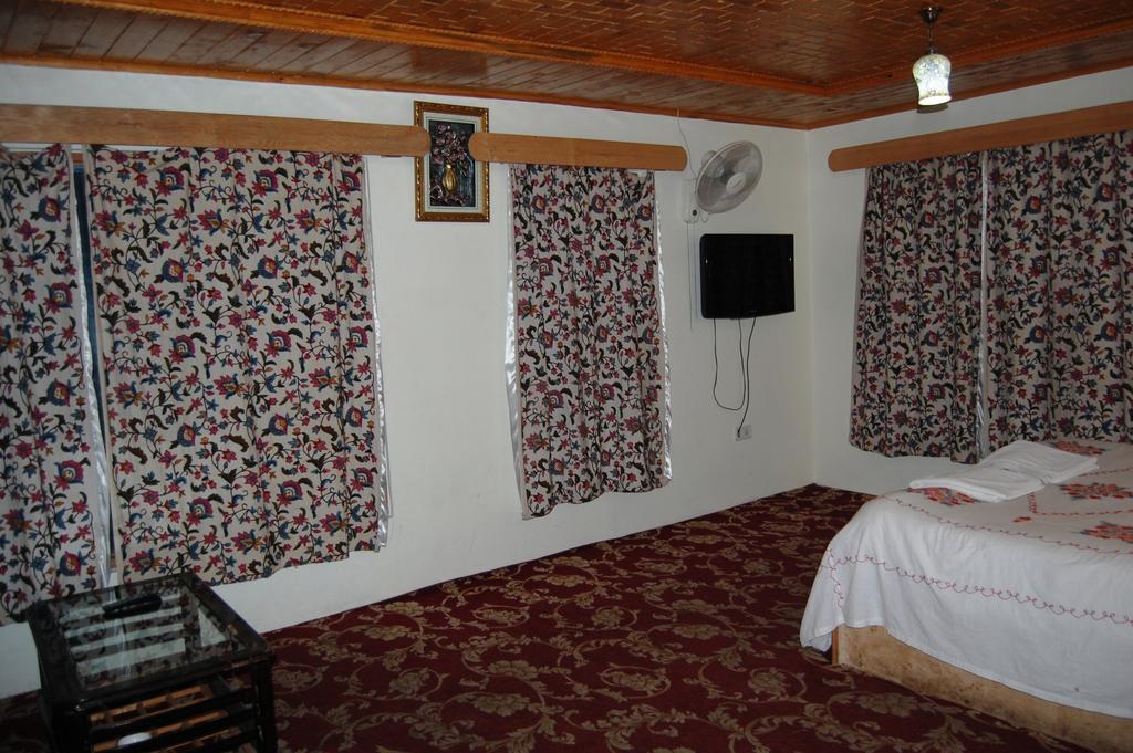 Hotel Paradise Inn Pahalgām Kamer foto