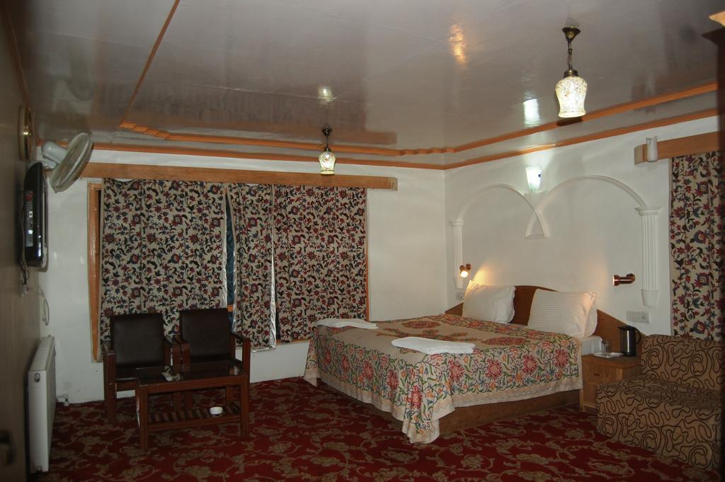 Hotel Paradise Inn Pahalgām Buitenkant foto