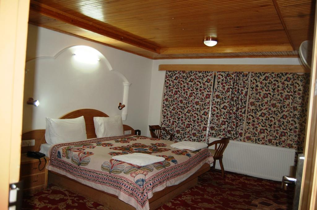 Hotel Paradise Inn Pahalgām Buitenkant foto