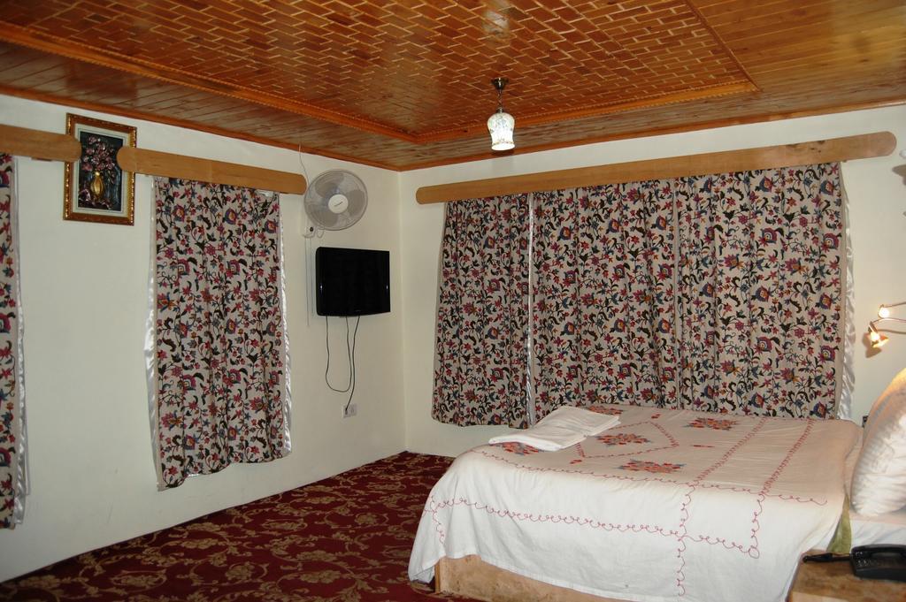 Hotel Paradise Inn Pahalgām Buitenkant foto