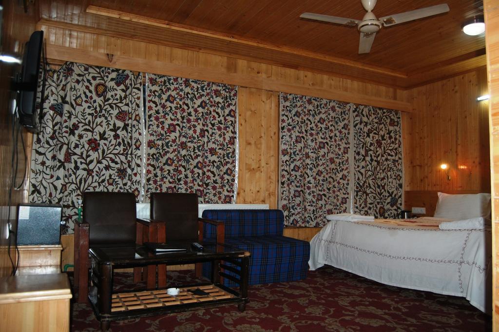 Hotel Paradise Inn Pahalgām Buitenkant foto