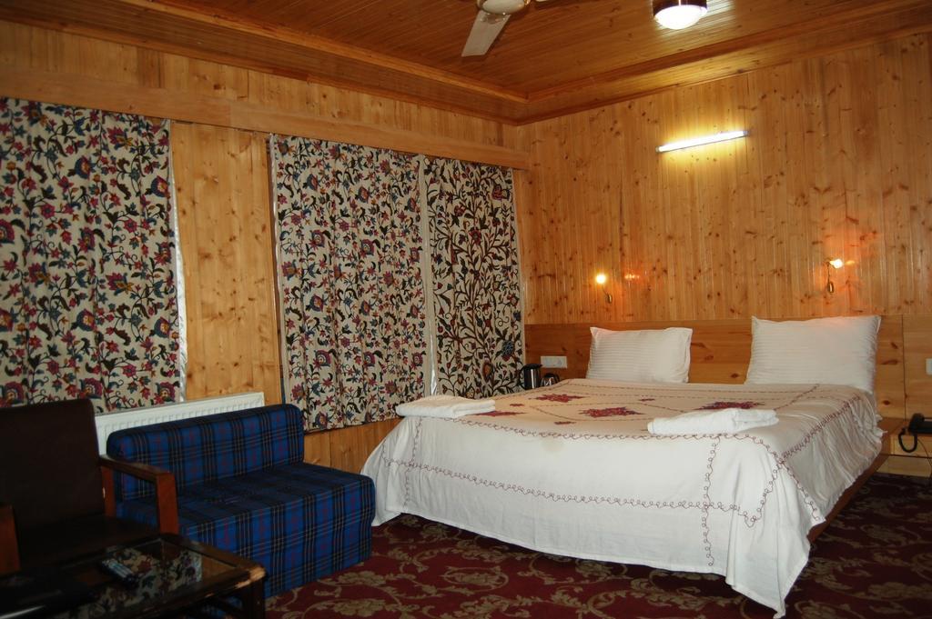 Hotel Paradise Inn Pahalgām Buitenkant foto