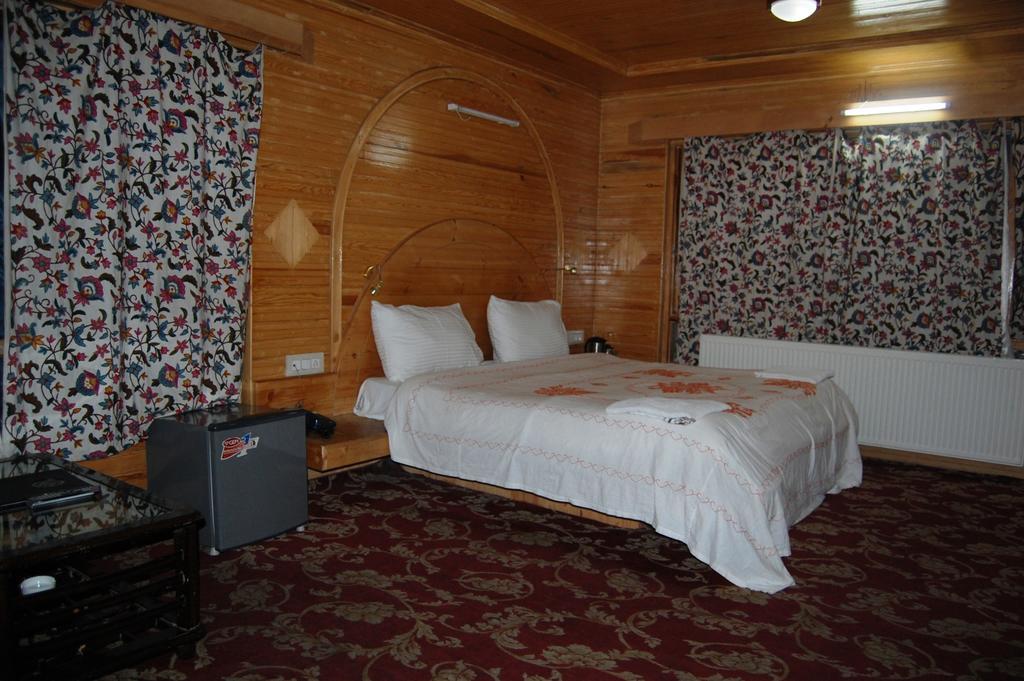 Hotel Paradise Inn Pahalgām Buitenkant foto