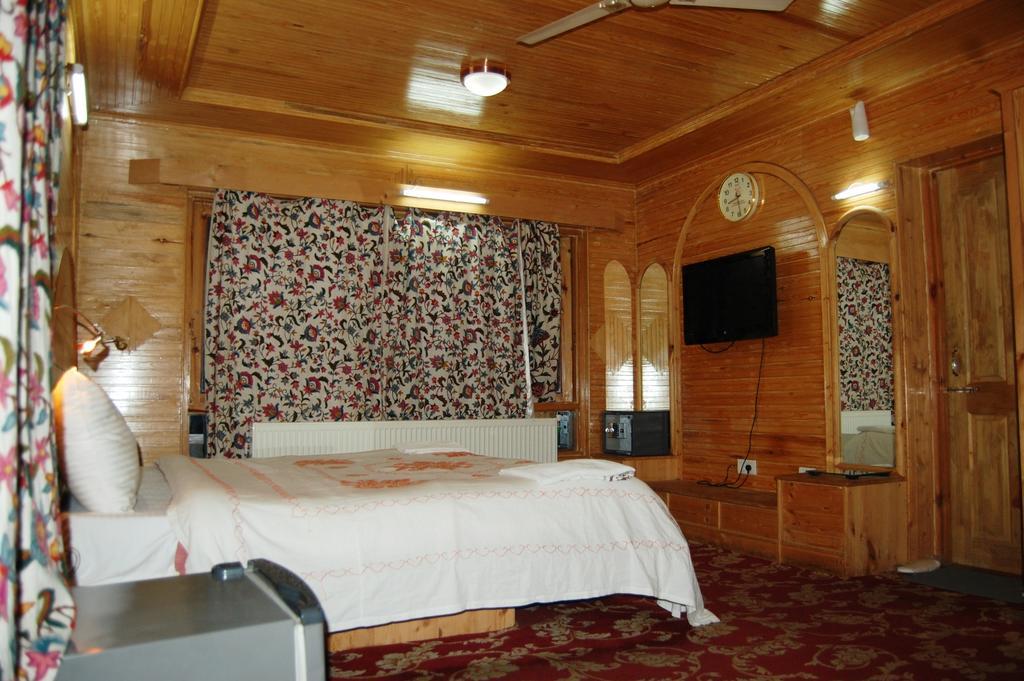 Hotel Paradise Inn Pahalgām Buitenkant foto