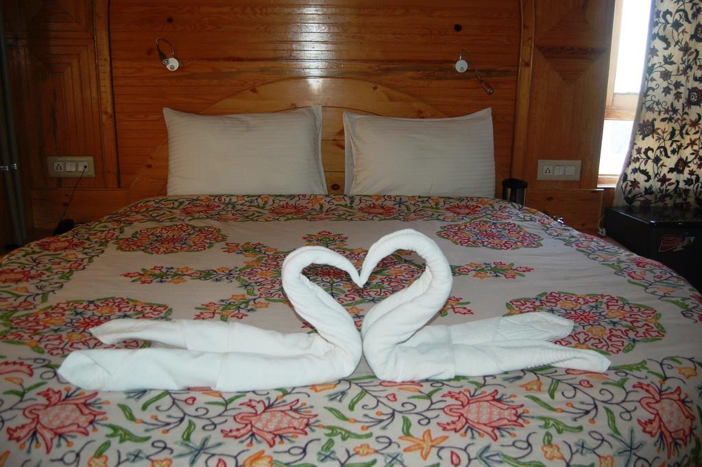 Hotel Paradise Inn Pahalgām Buitenkant foto