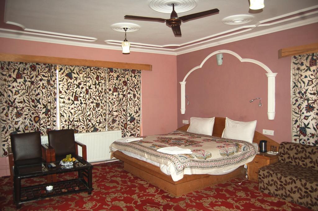 Hotel Paradise Inn Pahalgām Buitenkant foto