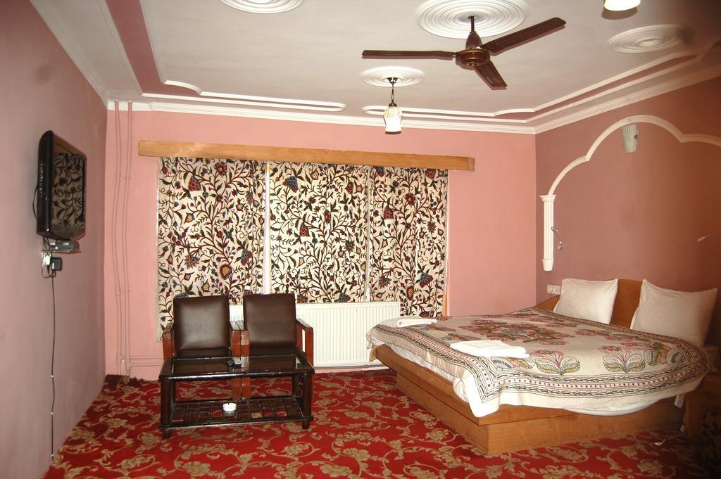 Hotel Paradise Inn Pahalgām Buitenkant foto