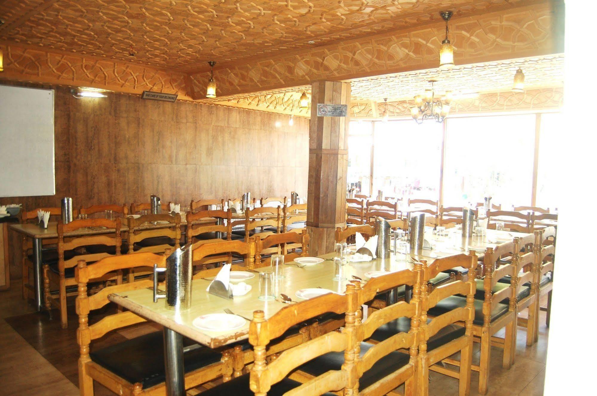 Hotel Paradise Inn Pahalgām Buitenkant foto