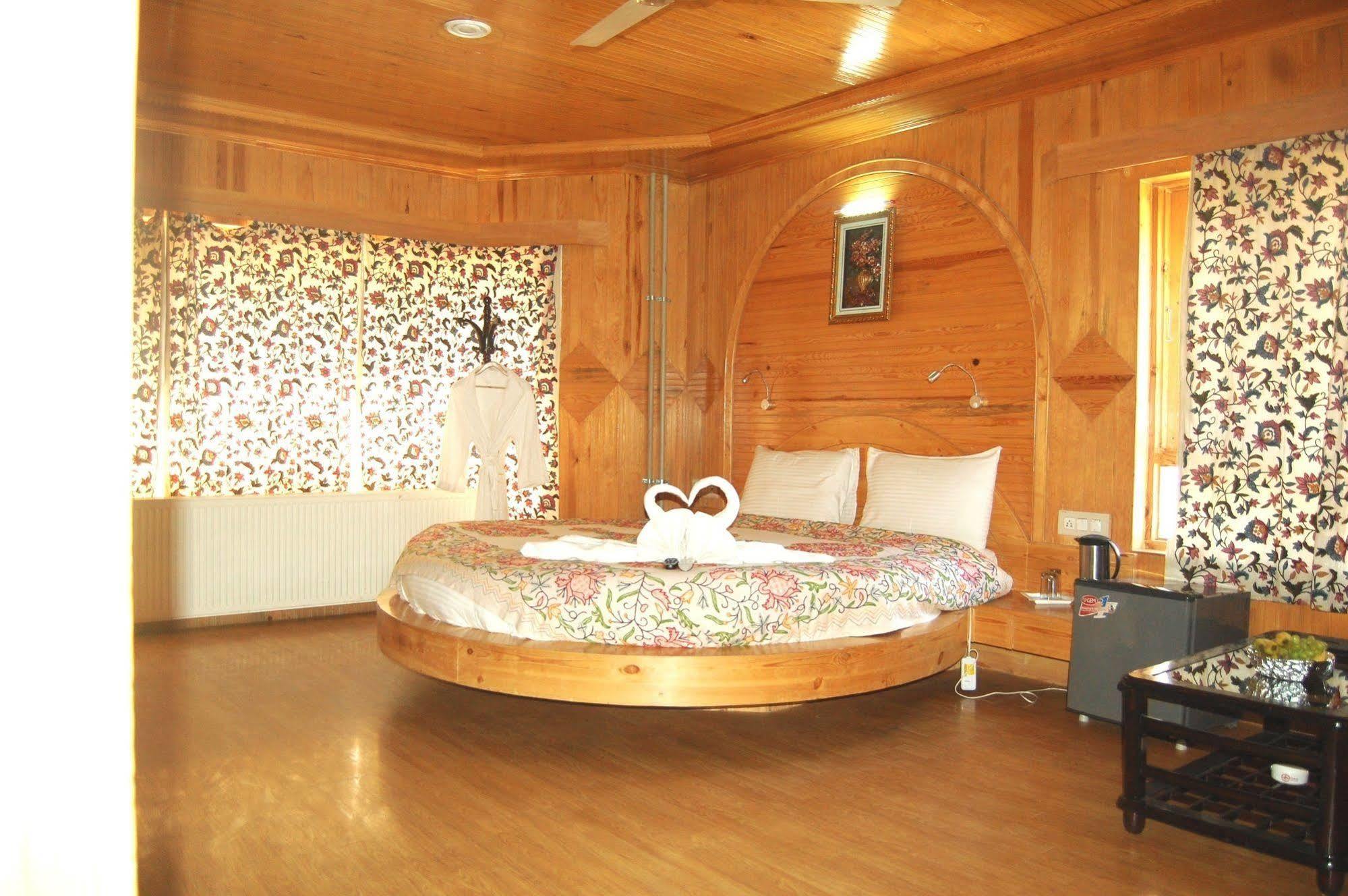 Hotel Paradise Inn Pahalgām Buitenkant foto