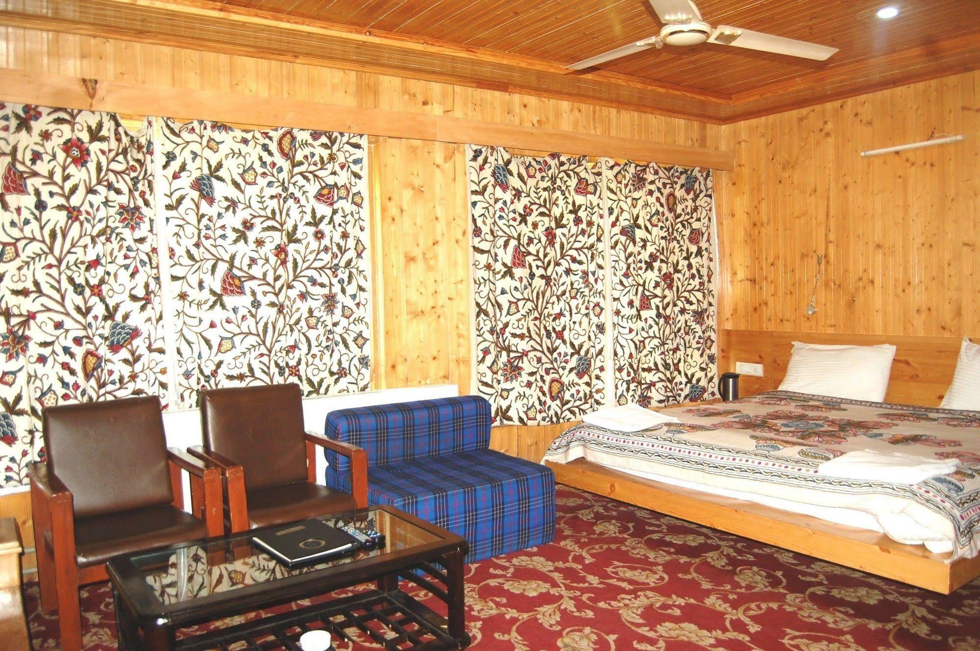 Hotel Paradise Inn Pahalgām Buitenkant foto