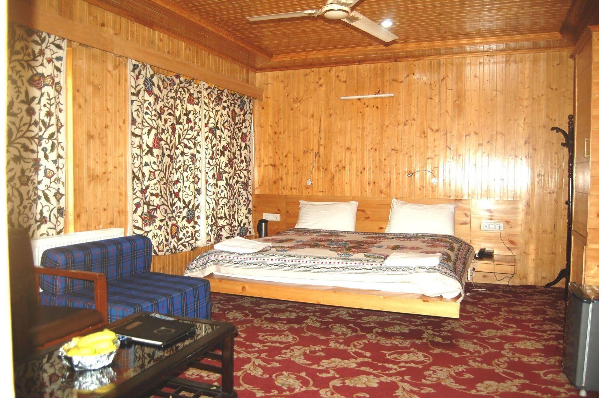 Hotel Paradise Inn Pahalgām Buitenkant foto