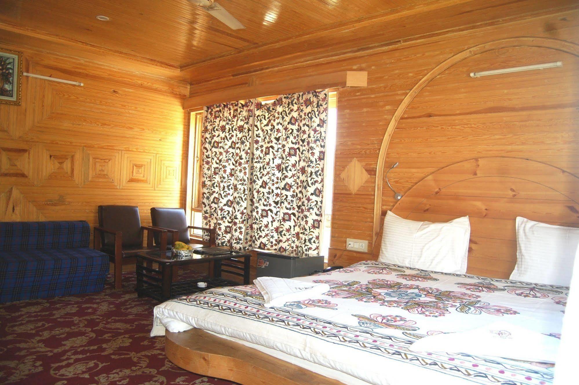 Hotel Paradise Inn Pahalgām Buitenkant foto