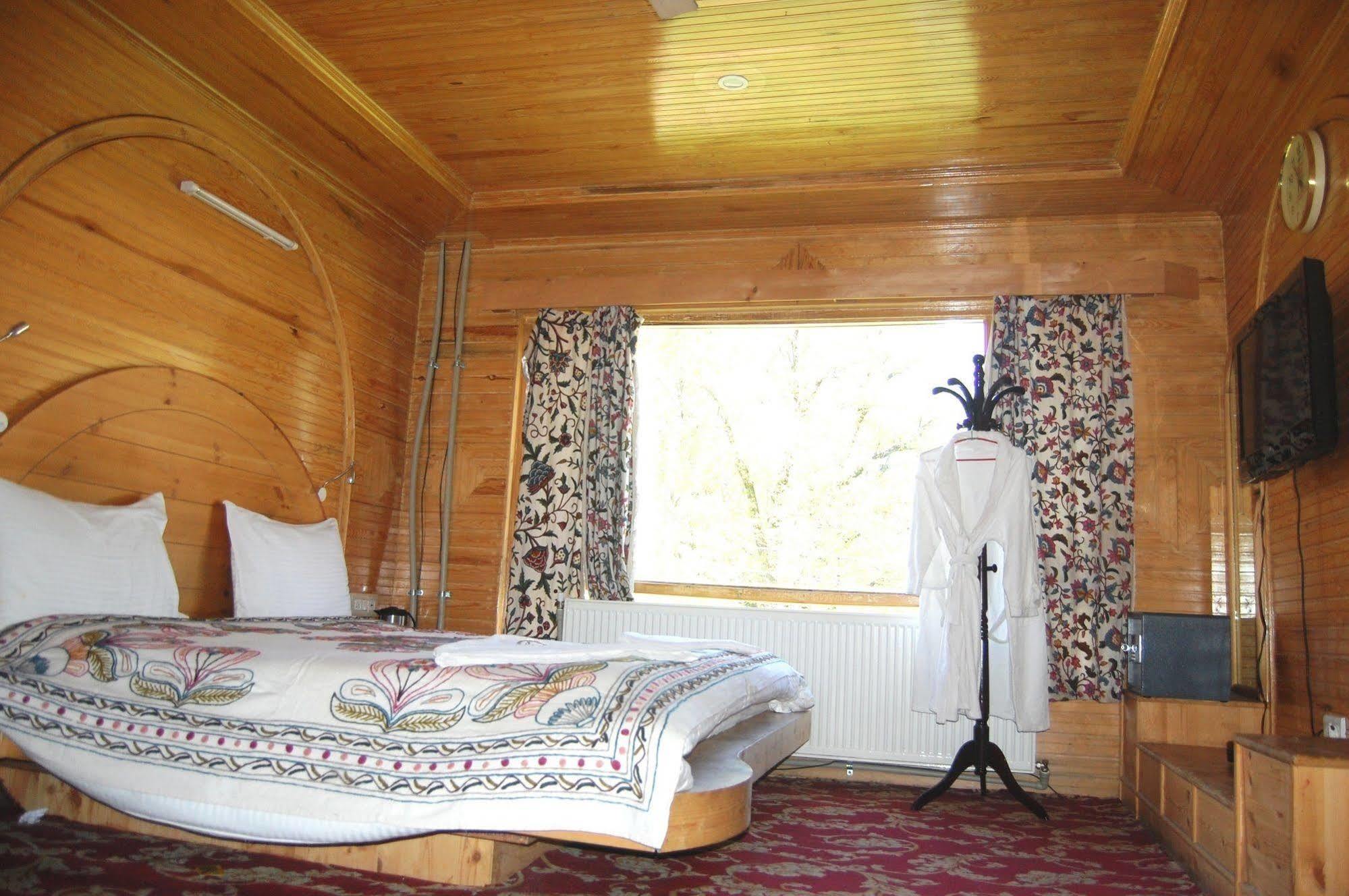 Hotel Paradise Inn Pahalgām Buitenkant foto