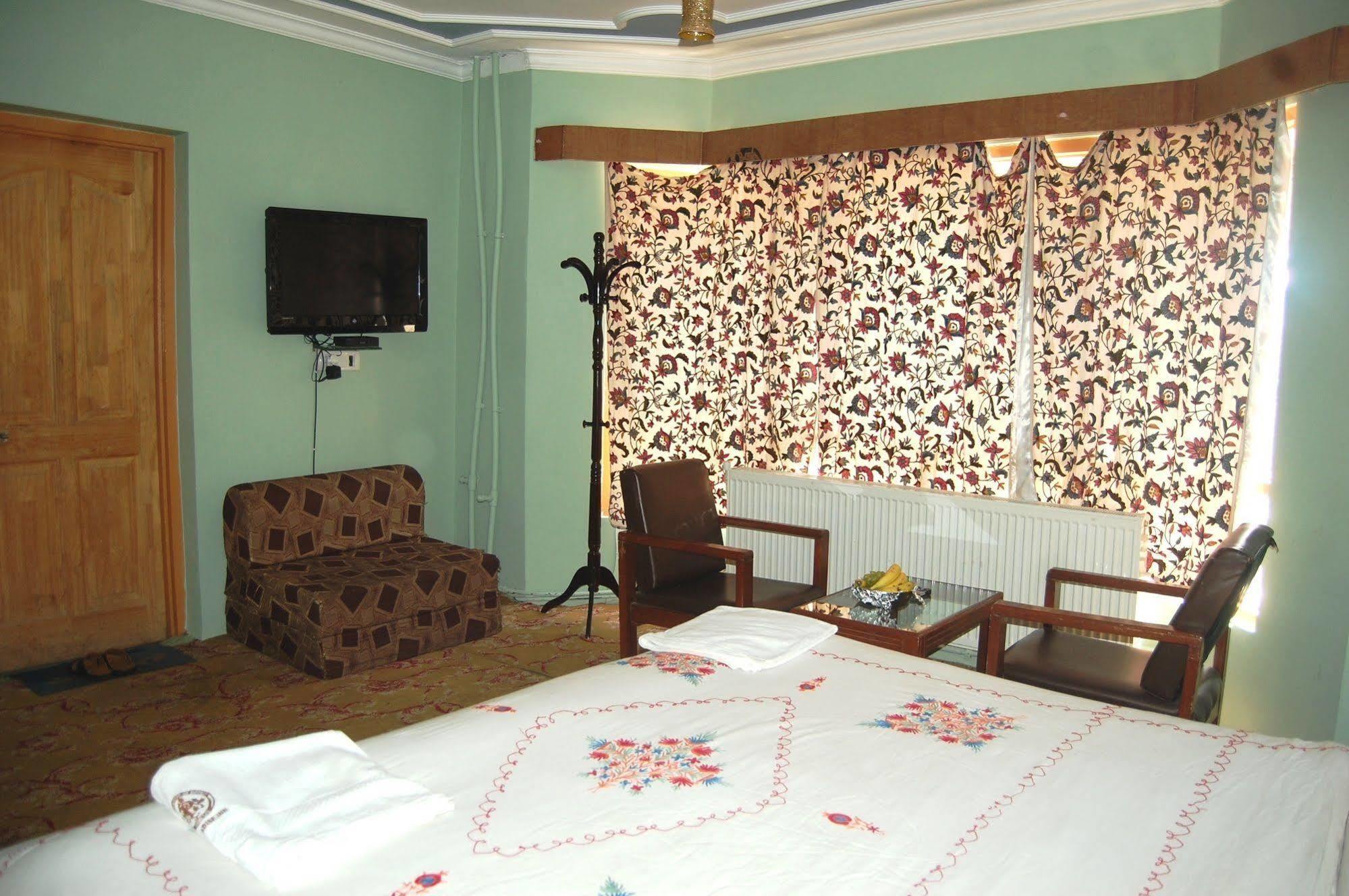 Hotel Paradise Inn Pahalgām Buitenkant foto