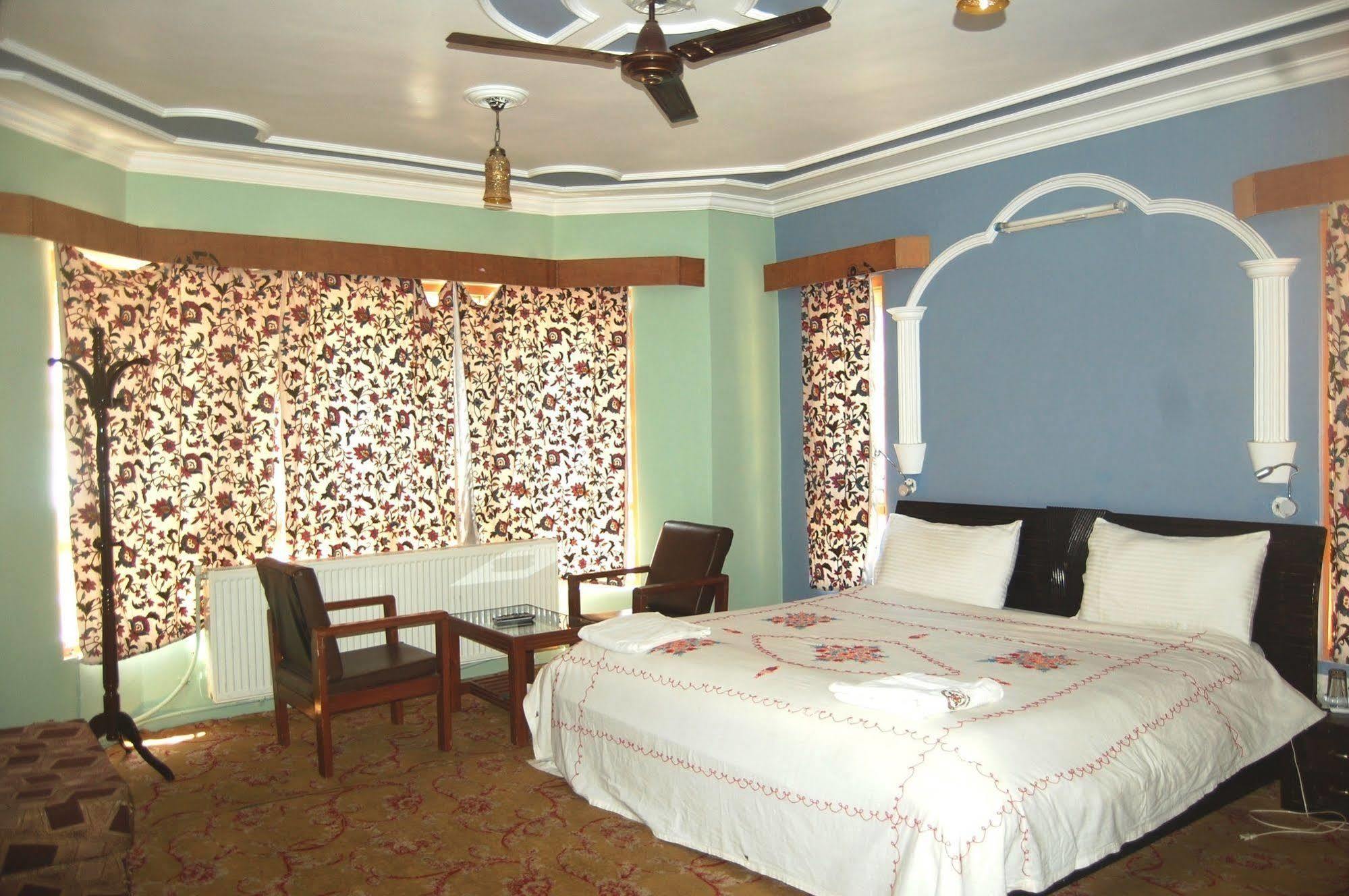 Hotel Paradise Inn Pahalgām Buitenkant foto