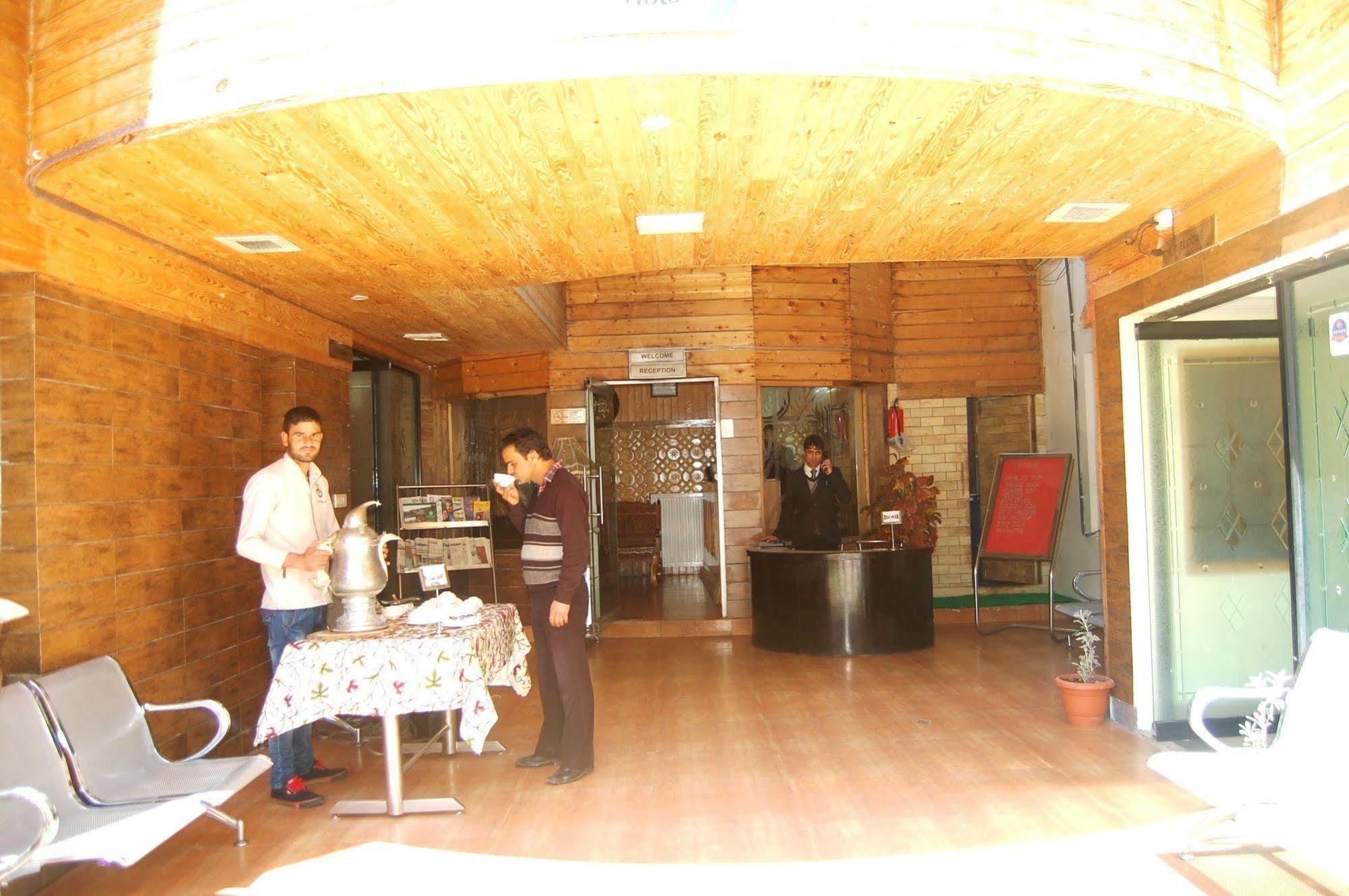 Hotel Paradise Inn Pahalgām Buitenkant foto