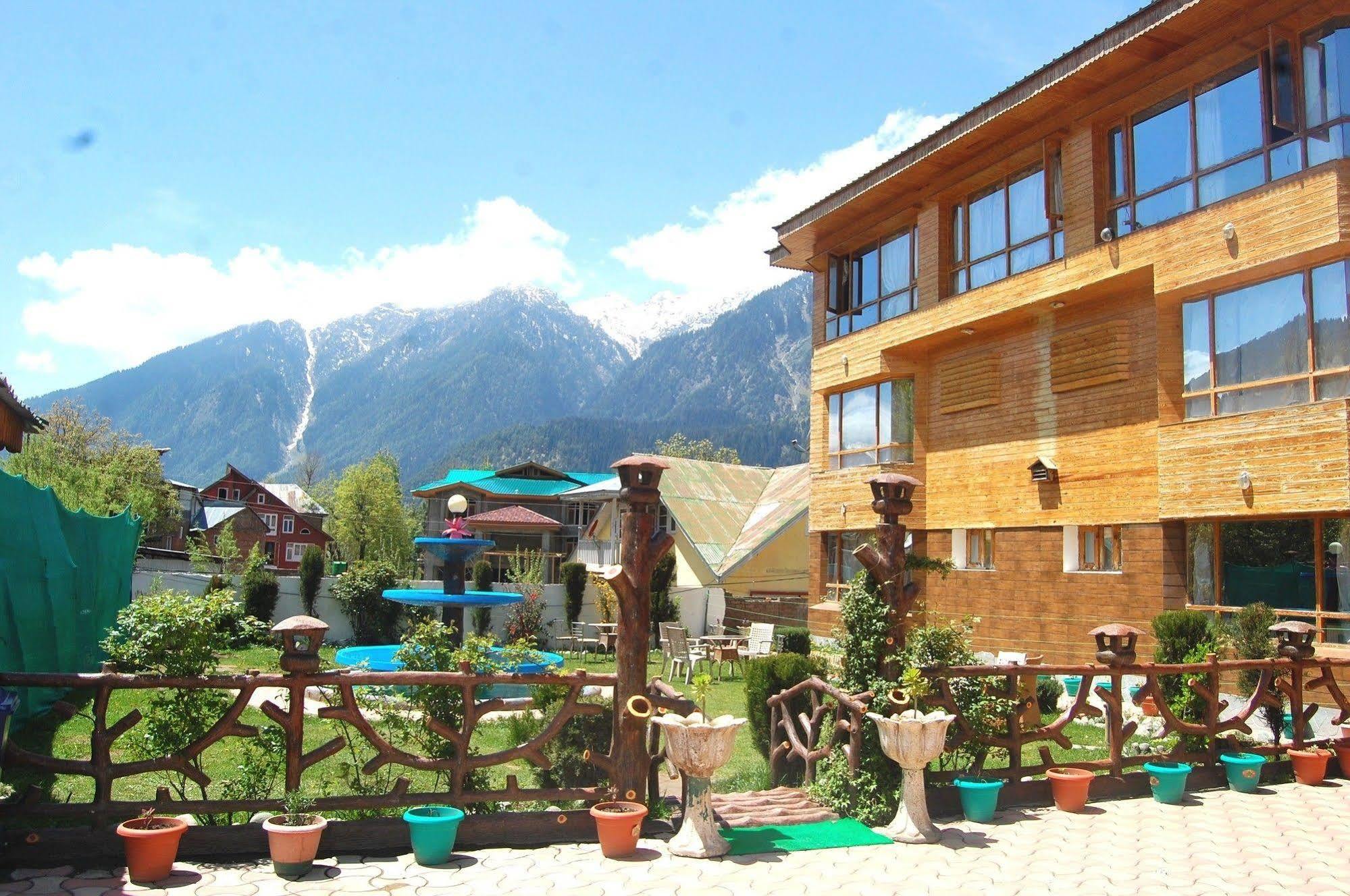 Hotel Paradise Inn Pahalgām Buitenkant foto