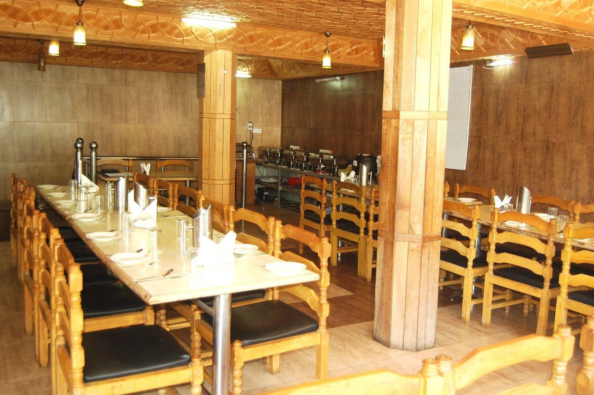 Hotel Paradise Inn Pahalgām Buitenkant foto